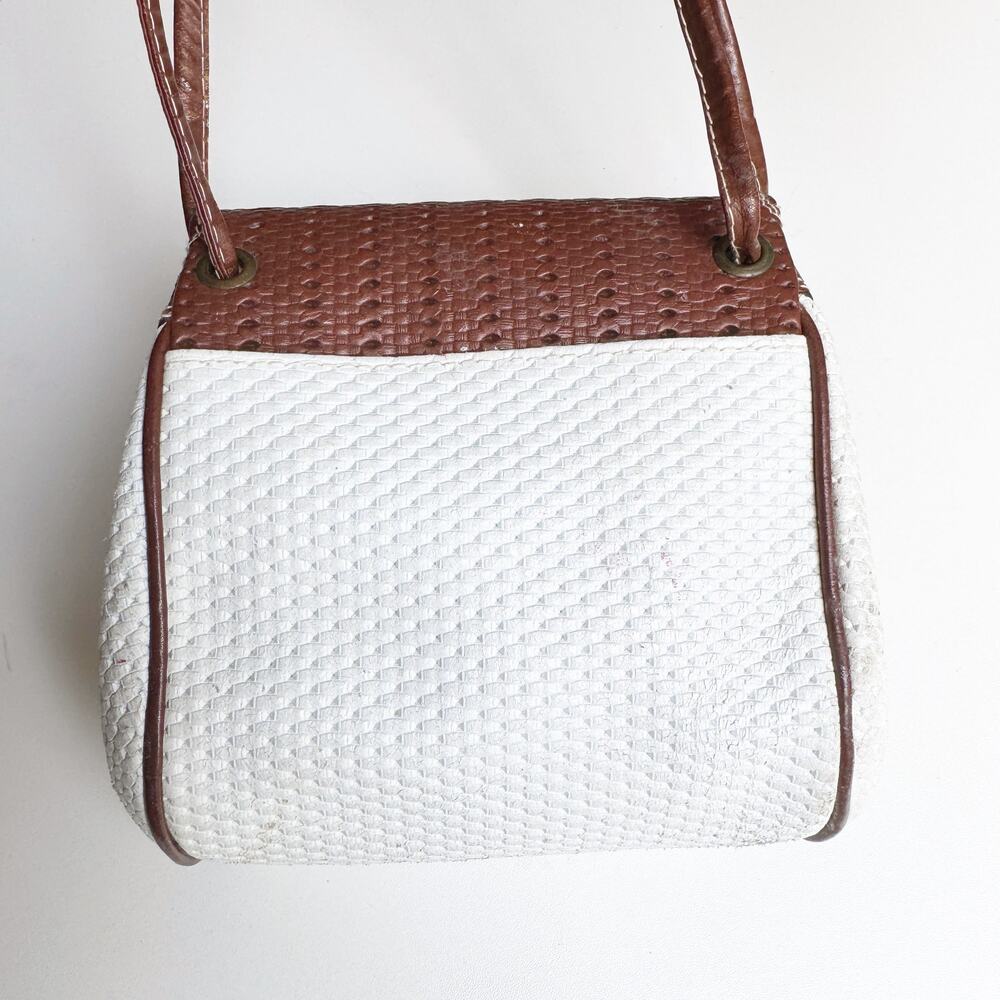 Vintage 80s Ann Taylor White Brown Woven Leather Horn Toggle Crossbody Bag - Picture 3 of 7
